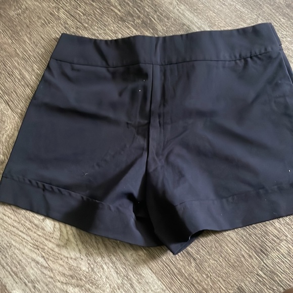 Short pants - Picture 2 of 2